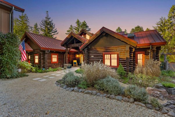 Backyard, Exterior, Facade, Log Home