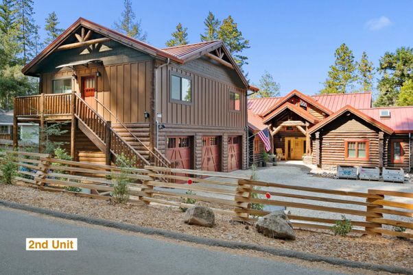 Exterior, Facade, Log Home