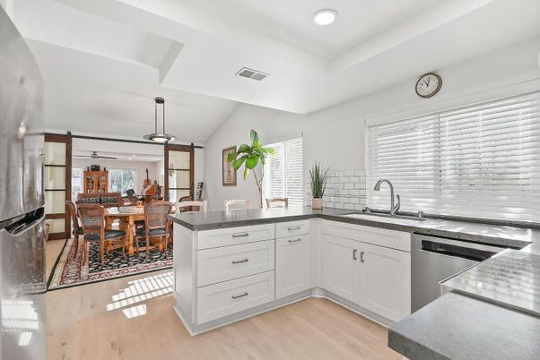 Dining room, Interior, Kitchen, Pendant Lights, Recessed Lighting, Wood Texture Flooring