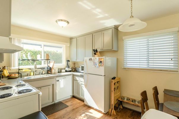 Interior, Kitchen, Pendant Lights, Wood Texture Flooring