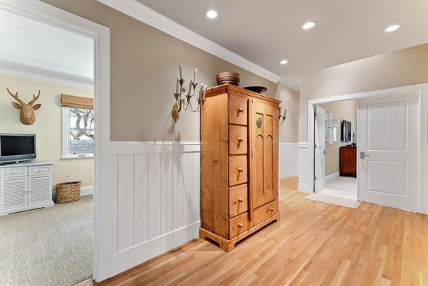 Interior, Recessed Lighting, Wood Texture Flooring