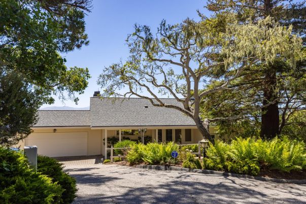 Attached, Exterior, Facade, Cape Cod