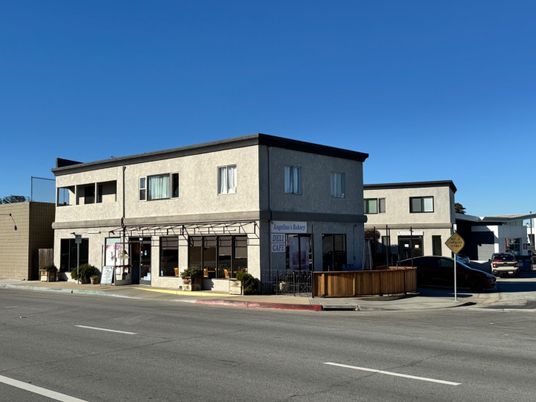 Exterior, Facade, Modern