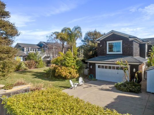 Attached, Exterior, Facade, American Craftsman