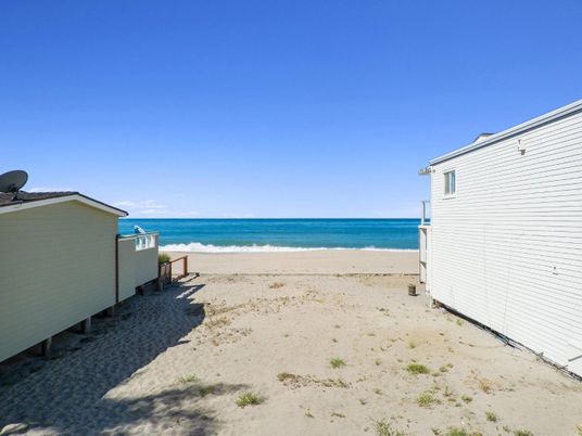 Exterior, Lake
