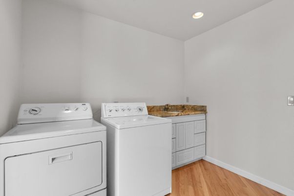 Interior, Recessed Lighting, Washer, Wood Texture Flooring