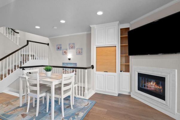 Dining room, Fireplace, Interior, Recessed Lighting, Wood Texture Flooring