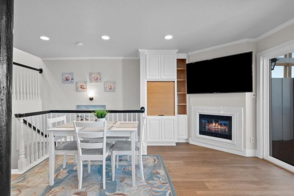 Dining room, Fireplace, Interior, Recessed Lighting, Wood Texture Flooring