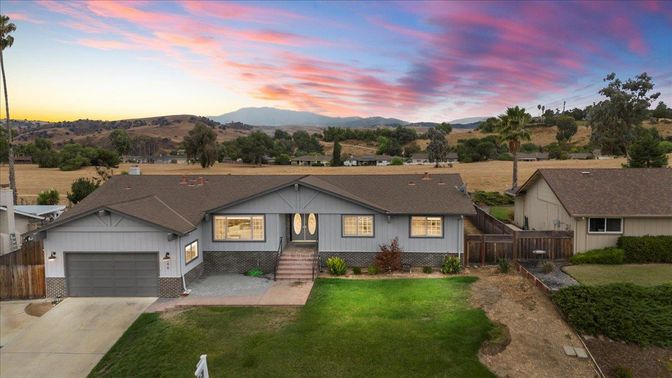 Attached, Exterior, Facade, Ranch