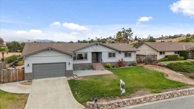 Attached, Exterior, Facade, Ranch