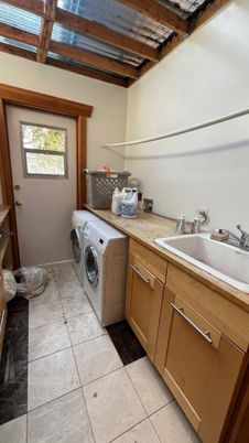 Interior, Washer, Wooden Beams