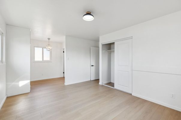 Chandelier, Empty room, Interior, Wood Texture Flooring