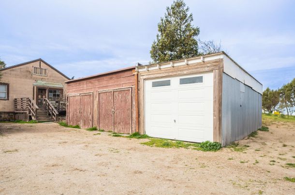 Backyard, Detached Garage, Exterior