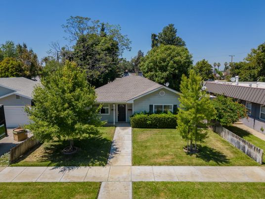 Backyard, Exterior, Facade, Ranch