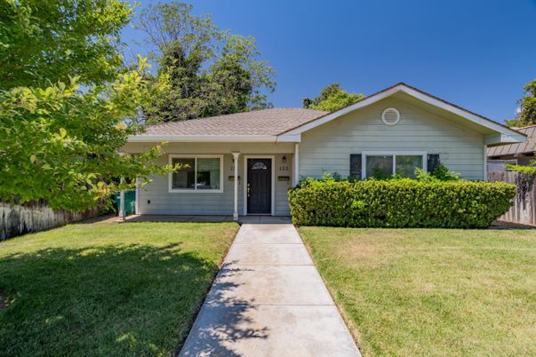 Exterior, Facade, Ranch