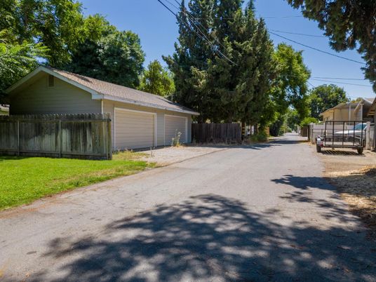 Detached Garage, Exterior