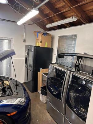 Interior, Washer, Wooden Beams