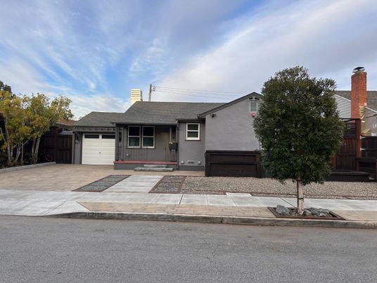 Attached, Exterior, Facade, Ranch