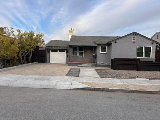 Attached, Exterior, Facade, Ranch