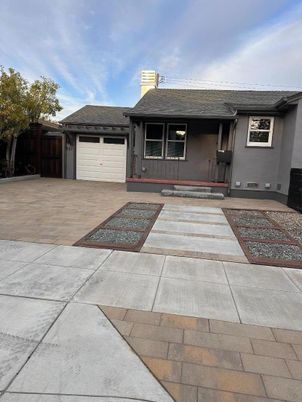 Attached, Exterior, Facade, Ranch