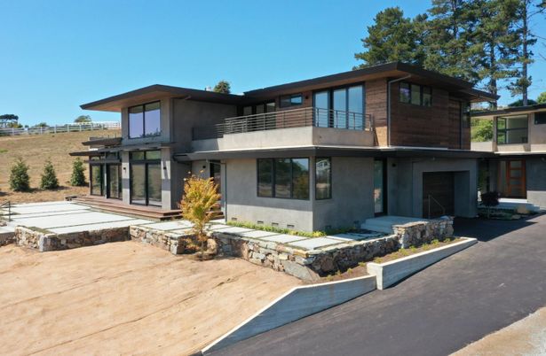 Backyard, Exterior, Facade, Modern