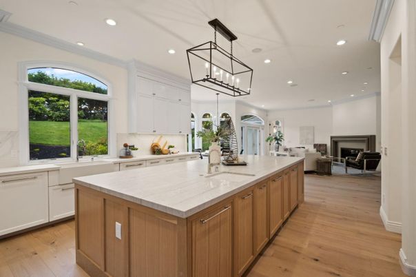Fireplace, Interior, Kitchen, Pendant Lights, Recessed Lighting, Wood Texture Flooring