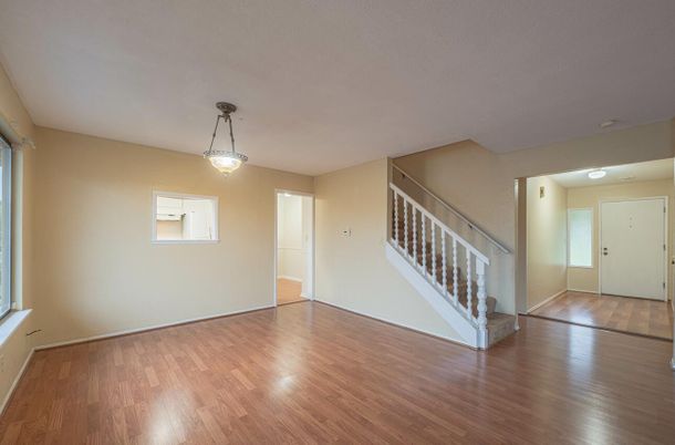 Empty room, Interior, Pendant Lights, Wood Texture Flooring