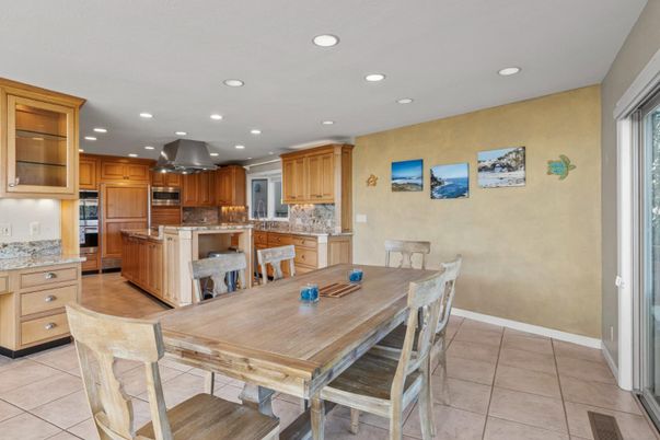 Dining room, Interior, Kitchen, Recessed Lighting, Stainless Steel Appliances