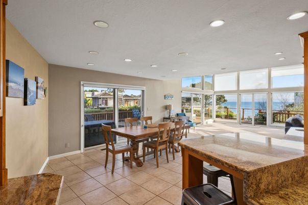 Dining room, Interior, Recessed Lighting, Water