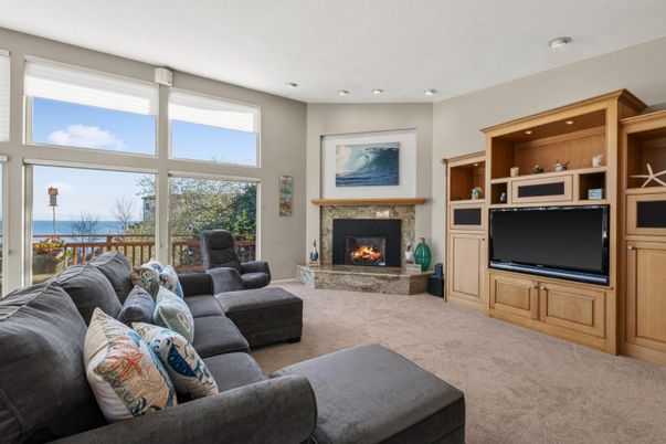 Fireplace, Interior, Living room, Recessed Lighting, Water