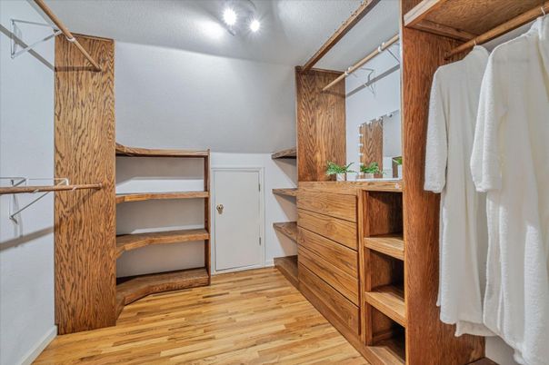 Interior, Walk-in Closets, Wood Texture Flooring