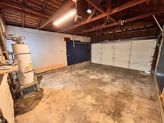 Garage, Interior, Wooden Beams
