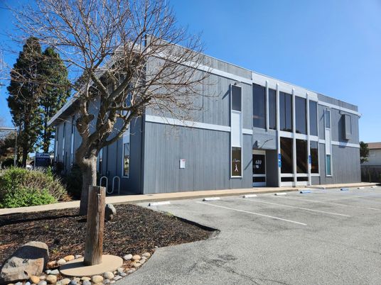 Exterior, Facade, Modern