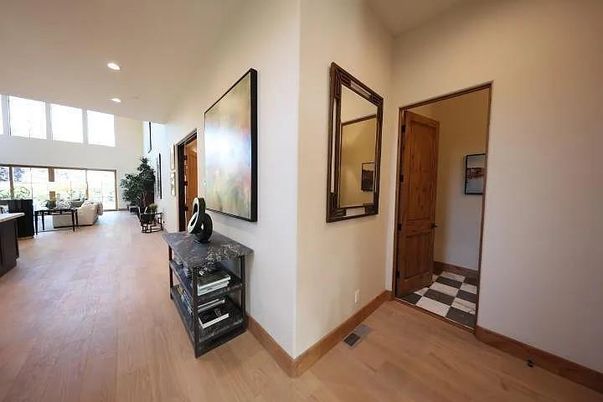 Interior, Recessed Lighting, Wood Texture Flooring
