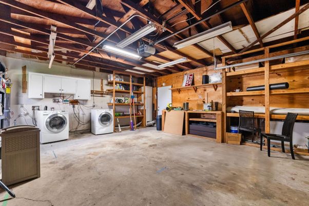 Interior, Washer, Wooden Beams, Wooden Walls