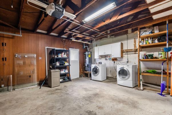 Interior, Washer, Wooden Beams, Wooden Walls