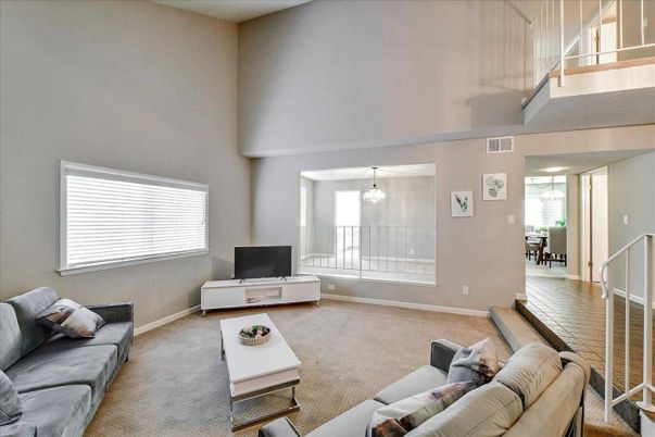 Dining room, Interior, Living room, Pendant Lights