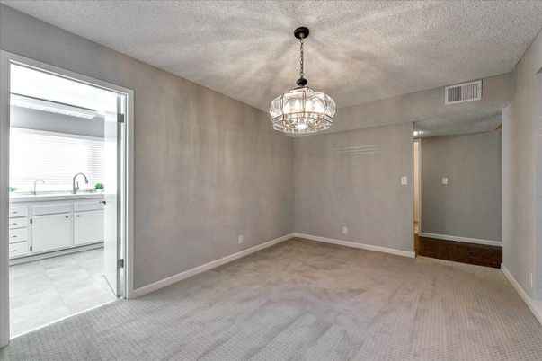 Empty room, Interior, Pendant Lights