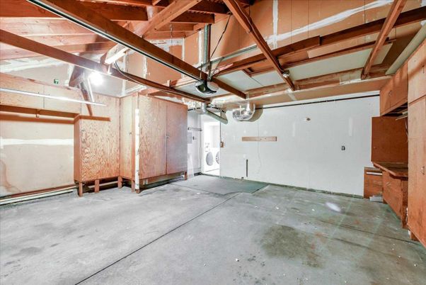 Interior, Washer, Wooden Beams