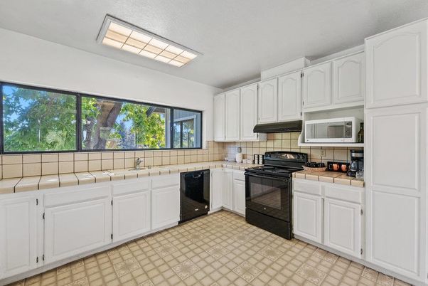 Interior, Kitchen, Tile Countertops