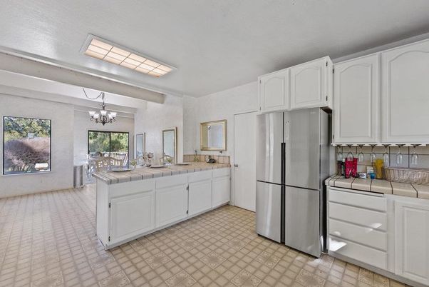 Chandelier, Dining room, Interior, Kitchen, Tile Countertops