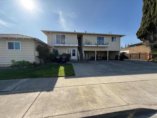 Exterior, Facade, Raised Ranch
