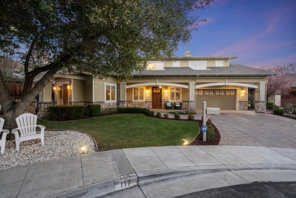 Attached, Exterior, Facade, Ranch