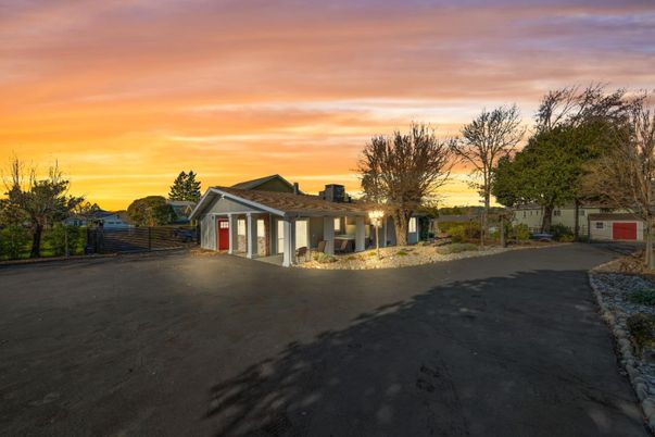 Detached Garage, Exterior