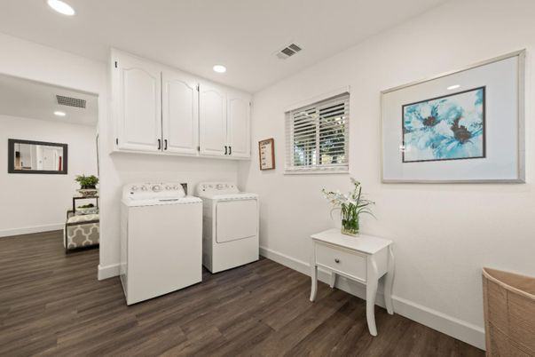 Interior, Recessed Lighting, Washer, Wood Texture Flooring