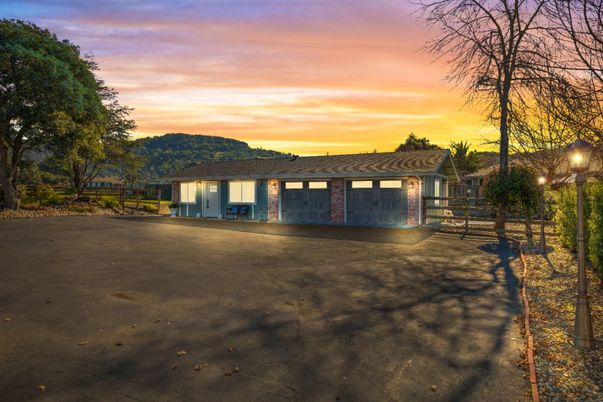Backyard, Exterior, Facade, Ranch