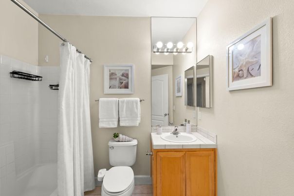 Bathroom, Interior, Tile Countertops