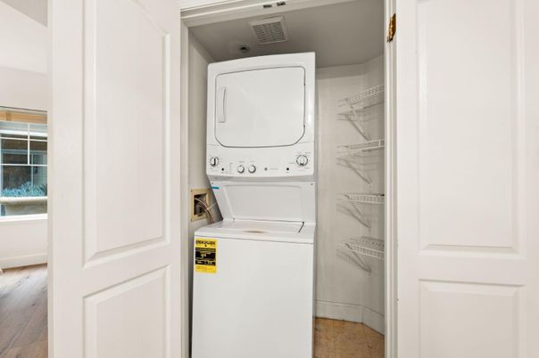 Interior, Utility Closets, Washer, Wood Texture Flooring