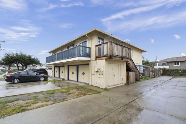 Attached, Exterior, Facade, None