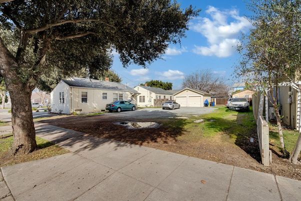 Backyard, Detached Garage, Exterior